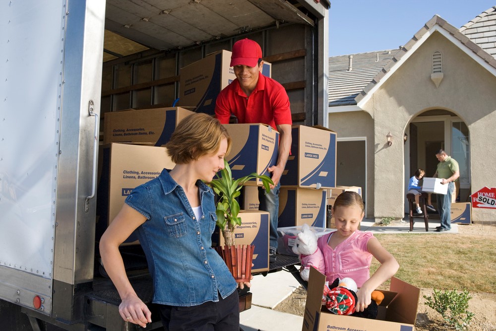 Moving-Homes-with-help-of-a-Removals-Company